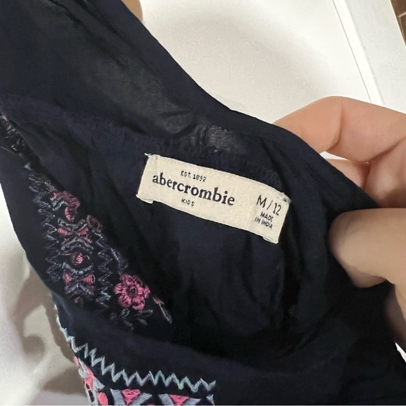 ABERCROMBIE KIDS COLD SHOULDER EMBROIDERED FLORAL TOP SIZE MEDIUM / 12 - Picture 6 of 6